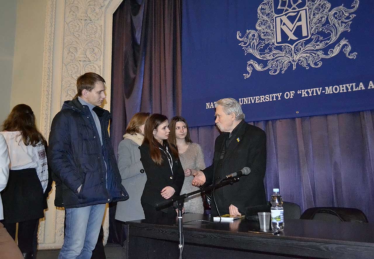 Левко Лук’яненко зі студентами КМА