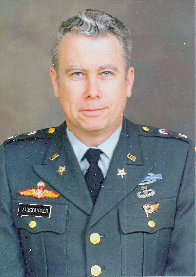 Полковник Джон Александер (John B. Alexander), 1937 р.н.