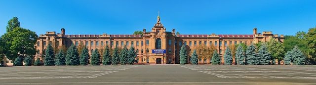 До 1992 року – Одеське вище воєнне об’єднане командне училище. Нині – Військова Академія ЗСУ