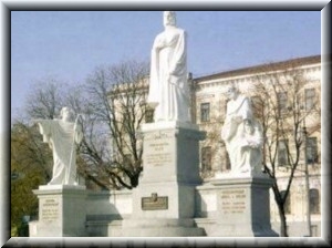 РФ і Захід думають, що вони нам потрібні