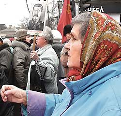 Рішучі пенсіонери знесли намети толерантних студентів
