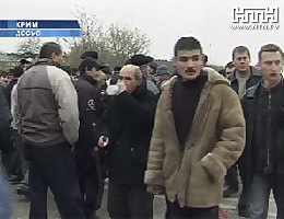 У Сімферополі кримські татари знову блокують рух автотранспорту