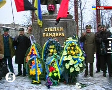 Влада чотирьох українських областей проголосила 2008-й - роком Степана Бандери