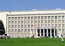 ВО „Свобода” та Конгрес українських націоналістів пікетують Закарпатську облдержадміністрацію