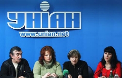 Батьки моряків “Фаїни” бояться психологічної атаки на дітей і звинувачують владу