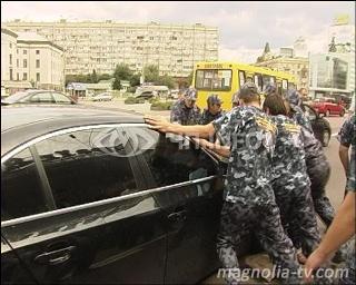 Київ. Комунальники Черновецького побили охорону універмагу "Україна"
