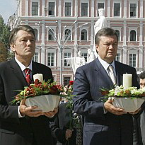 ”Позиція Януковича доволі смішна”
