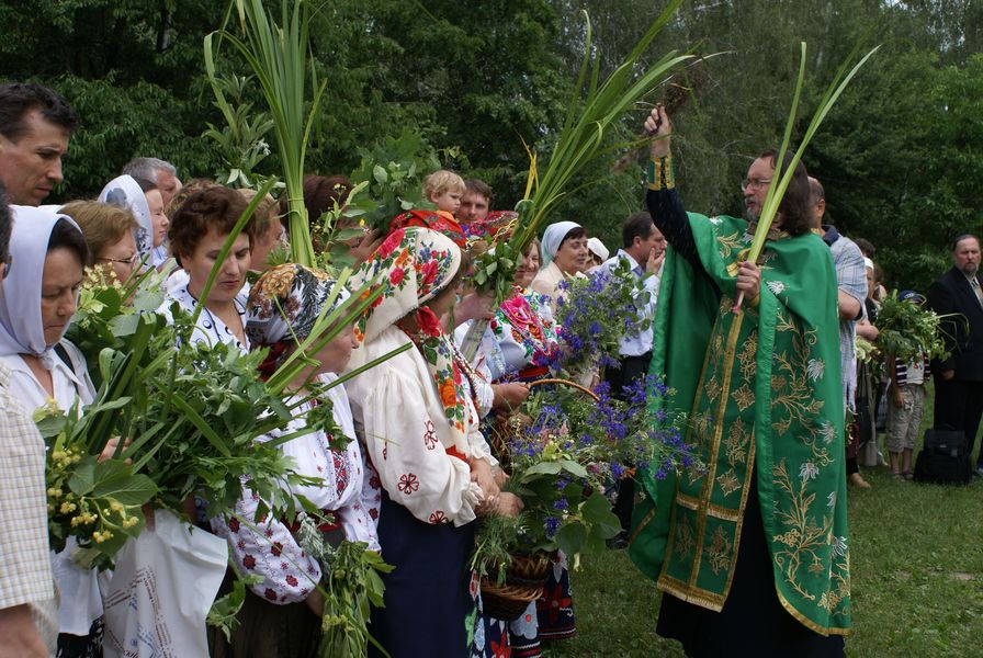 Зелена неділя, Трійця - залишки аріянства