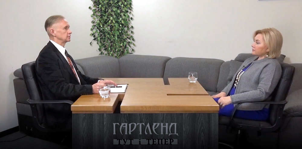 Ігор Каганець і Оксана Білозір у студії відеоканалу Гартленд
