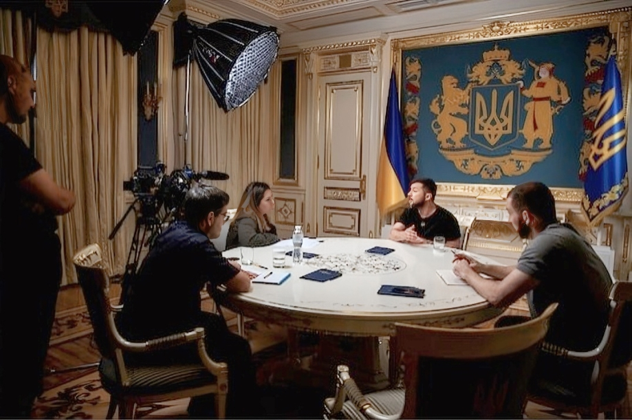Президент України Володимир Зеленський відповідає на запитання