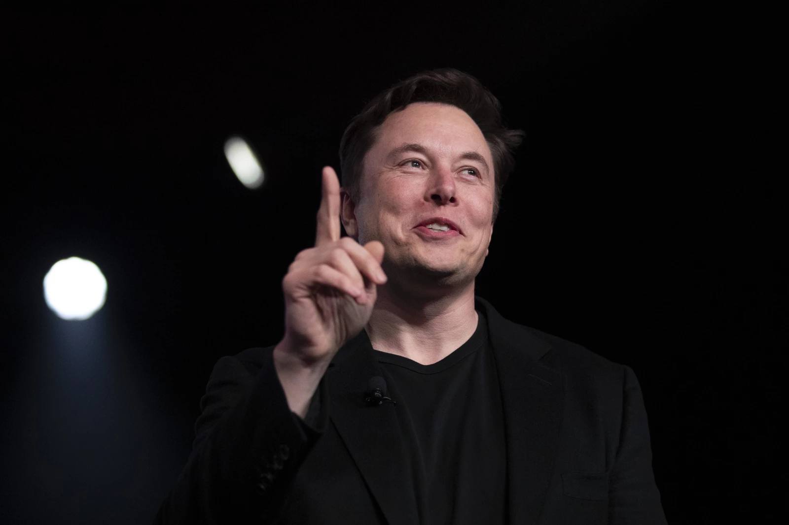 Ілон Маск (Elon Reeve Musk; нар. 28 червня 1971, Преторія, ПАР) – інженер, підприємець, винахідник, інвестор, мільярдер