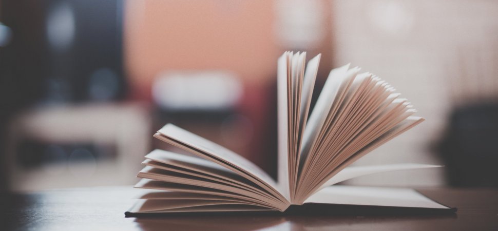 Чому в книгах написання слів часто не відповідає орфографічним нормам?