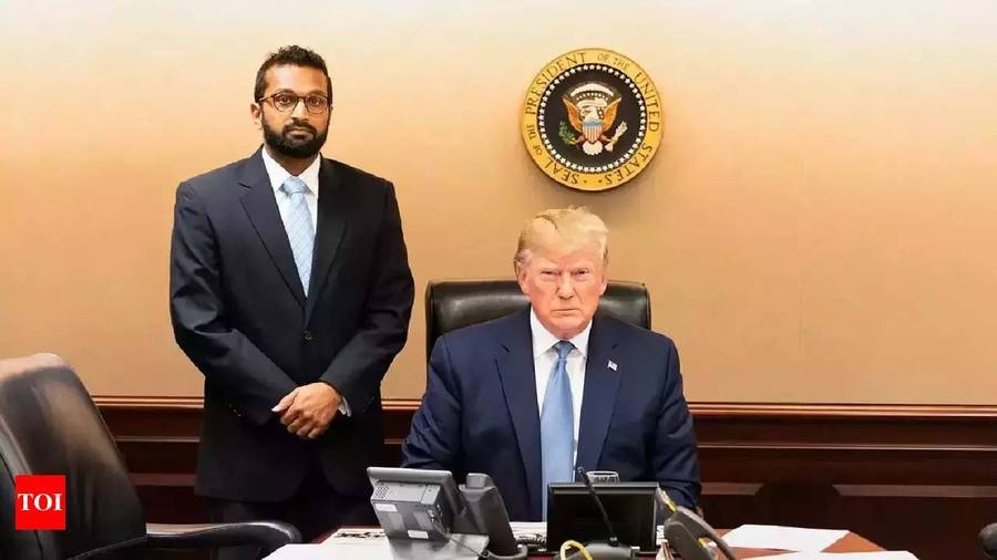 Каш Патель поруч з майбутнім президентом США Дональдом Трампом