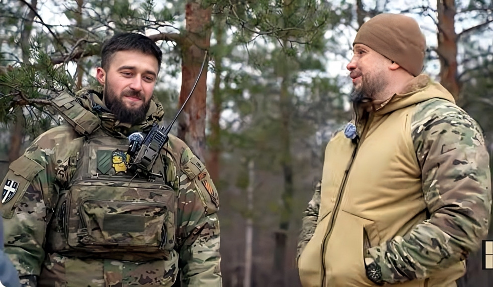 Колишній штурмовик, а тепер дроновод Макар з Андрієм Білецьким. 