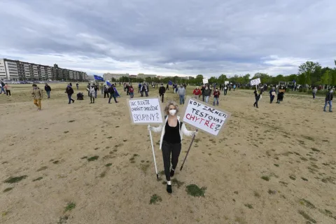 Протест у Празі 29 квітня 2020
