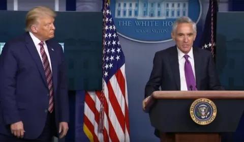 Дональд Трамп і Скотт Атлас