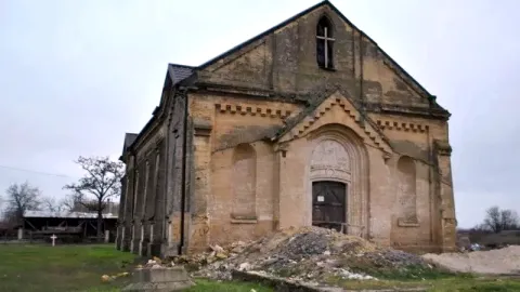 Польський костел у селі Правдине (історична назва Цареводар)