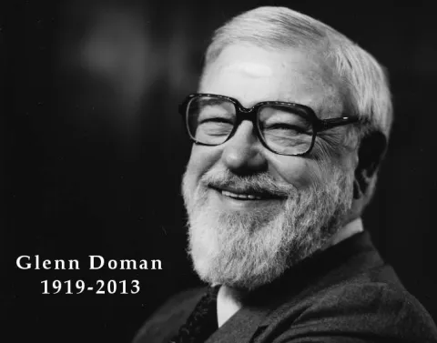 Гленн Доман (Glenn Doman) - американський лікар-фізіотерапевт, автор відновлюючих методик для дітей з ураженнями нервової системи та навчальних методик для всіх дітей (метод Домана). 