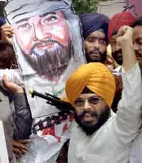 Голландська поліція громить ісламських терористичних мігрантів