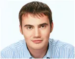 Молодший Янукович з розумним виглядом грається з SMS