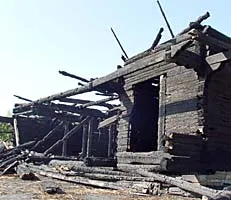 Хто підпалив музейні хати?