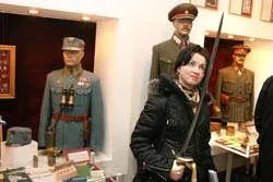 Реконструкція історії в... мундирах