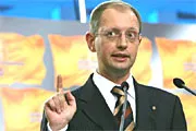 Всесвітня економічна брехня Яценюка і компанії