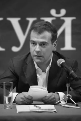 Медведєв хоче сам використовувати армію за межами Росії 