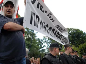 Мирні протести - не наш метод. Хай живе атакуючий креатив!