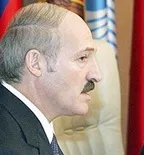 Лукашенко наказав чиновникам і бізнесменам носити одяг з льону