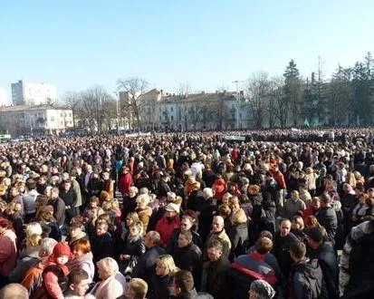 У Хмельницькому підприємці зламали двері до облдержадміністрації 