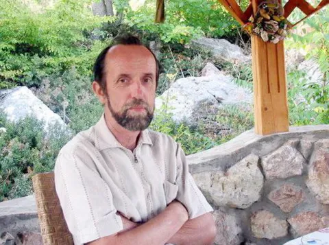 Самотий Володимир Васильович - Завідувач кафедри "Управління інформаційною безпекою" Львівського Державного Університету Безпеки Життєдіяльності, д.т.н., професор