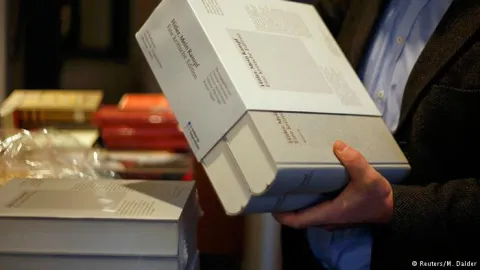 Книга Адольфа Гітлера «Майн Кампф»