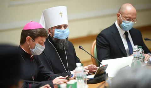 Вони також вірять, що маски захищають від вірусів