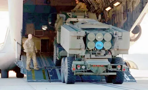 HIMARS на літаку C-17 Globemaster III, 27 січня 2022 року. 