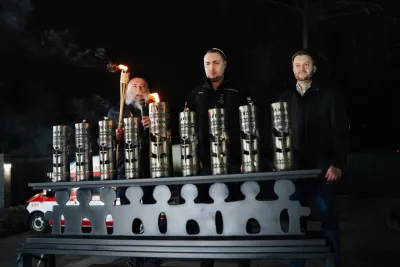 Кирило Буданов першим запалює головну свічку на Хануку в Києві, 14 грудня 2025 року. Фото: Єврейський культурний центр Київ.