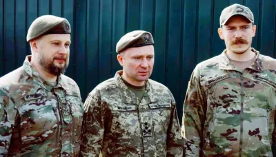 Андрій Білецький (зліва), Михайло Драпатий і Денис Прокопенко (фото: Третій армійський корпус)