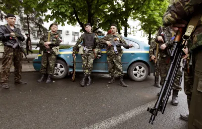 Бойовики на цивільних автомобілях намагаються втекти з Донецька-Міноборони