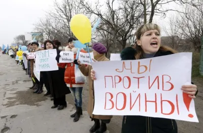На мітинг проти війни вийшли жінки Криму