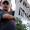 Мирні протести - не наш метод. Хай живе атакуючий креатив!