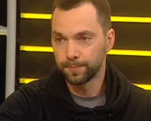 Арестович: Турчинов та всі інші — державні зрадники, які здають нашу країну (відео)