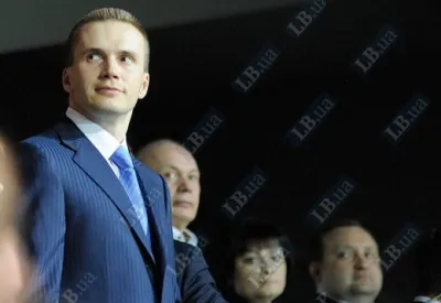 "Сім'я" на чолі з Олександром Януковичем. Поруч з ним - Юрій Іванющенко (Юра Єнакієвський)