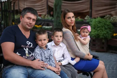 Олена Мельник з сім’єю