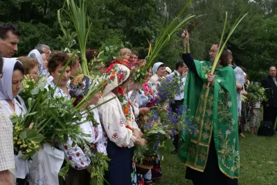 Зелена неділя, Трійця - залишки аріянства