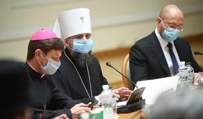 Вони також вірять, що маски захищають від вірусів