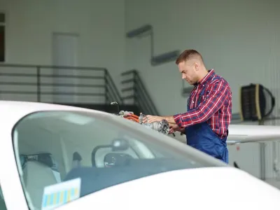 У якому разі раціонально робити ремонт лобового скла