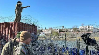 Посилення кордону штату Техас. Фото cbsaustin.com