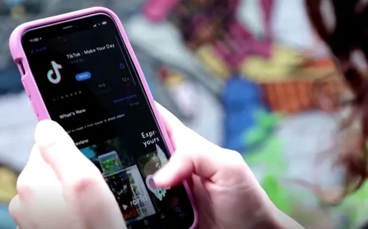 Télécharger vidéo TikTok : le réflexe des passionnés de réparation électronique