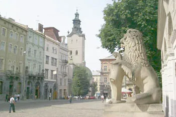 Польська цеглина, але лев український