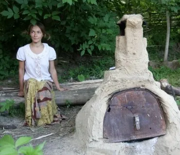 На Київщині екопоселенці чистять зуби глиною і голими купаються в озері